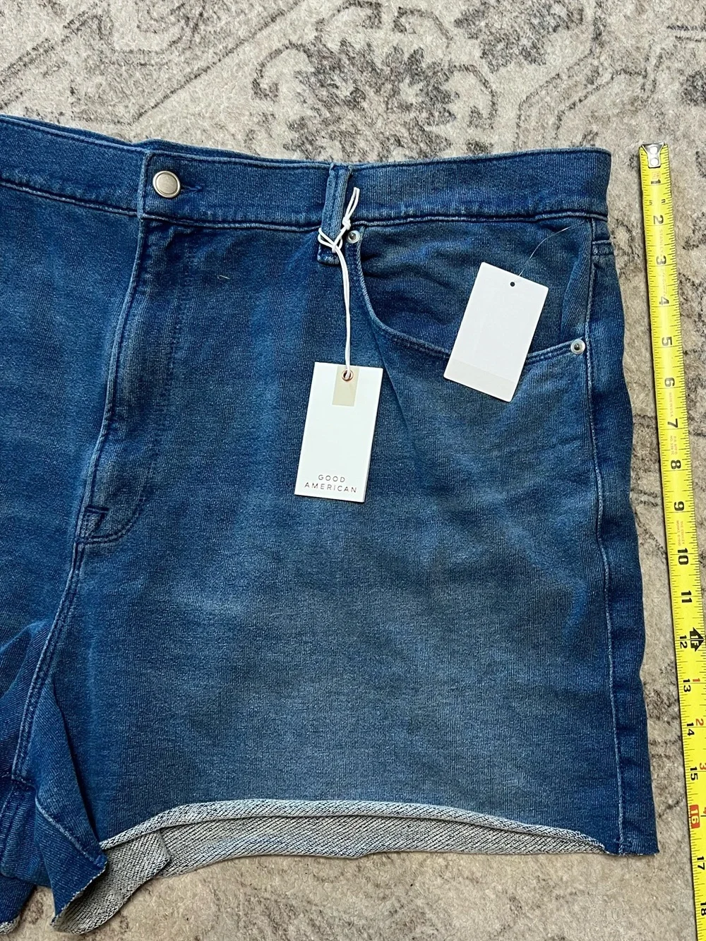 Jeanius Good '90s Shorts in Indigo900